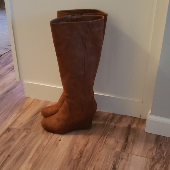 Boots - Picture 3 of 3